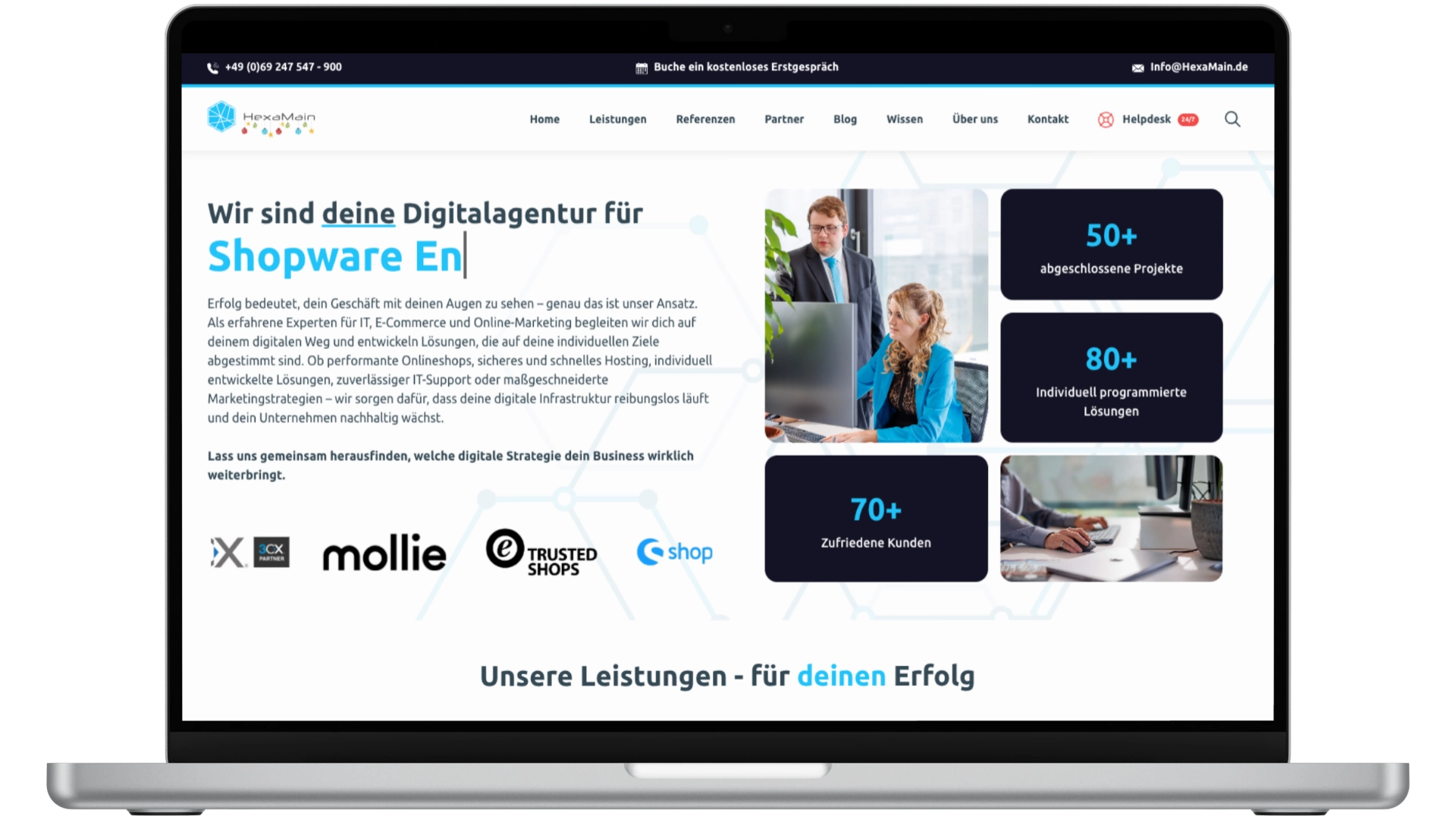 Geöffneter Laptop zeigt die Startseite von hexamain.de